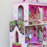 Casuta Castel din lemn pentru papusi ROSE Garden DollHouse Kidkraft cu sunete si lumni
